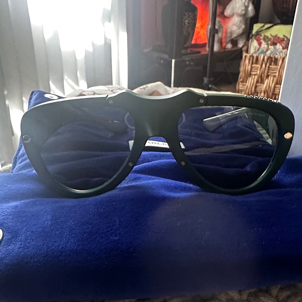 Burberry Olive Green Sunglasses with Blue Case *Unisex!* - Picture 3 of 16